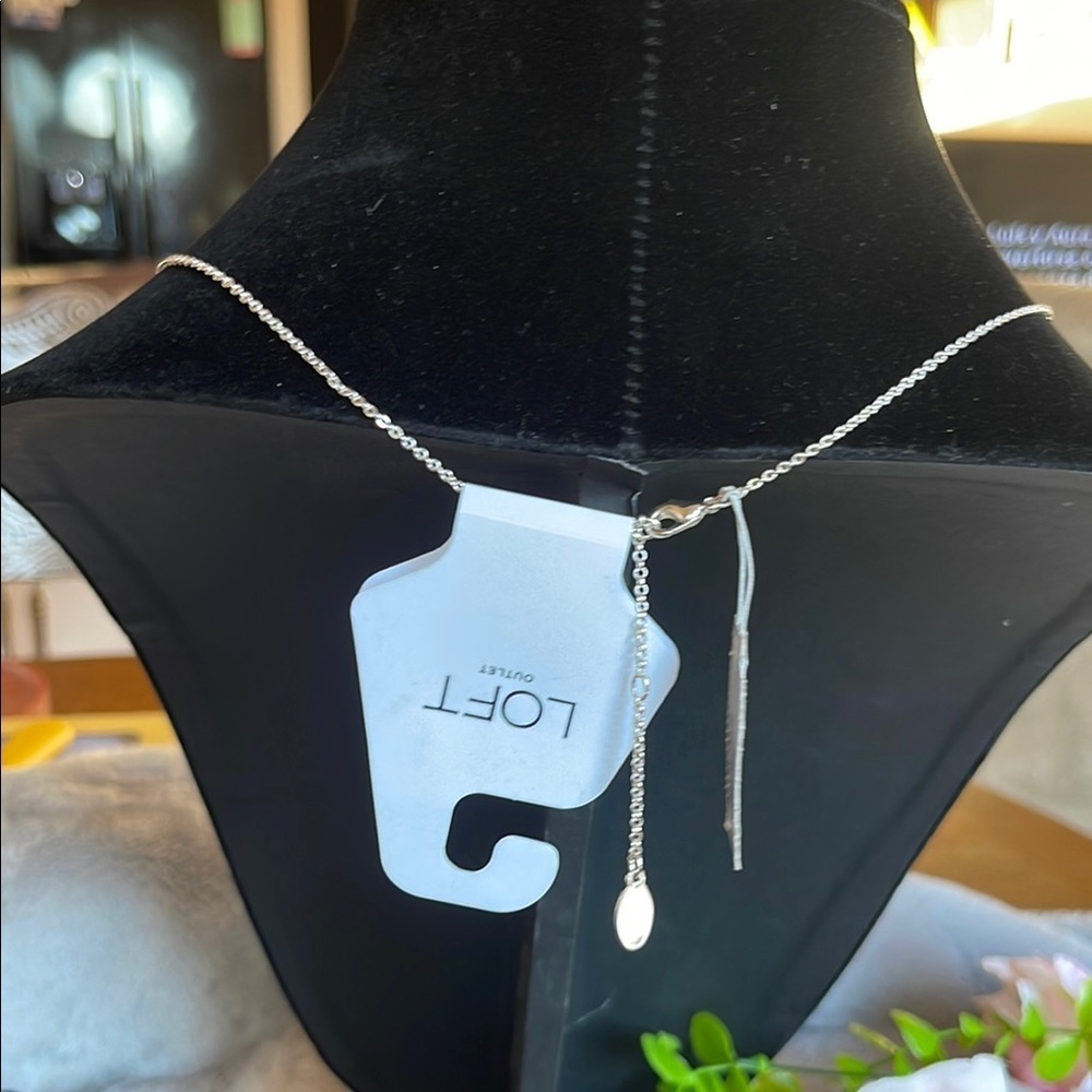 Elegant Silver Pendant Necklace - Picture 4 of 4